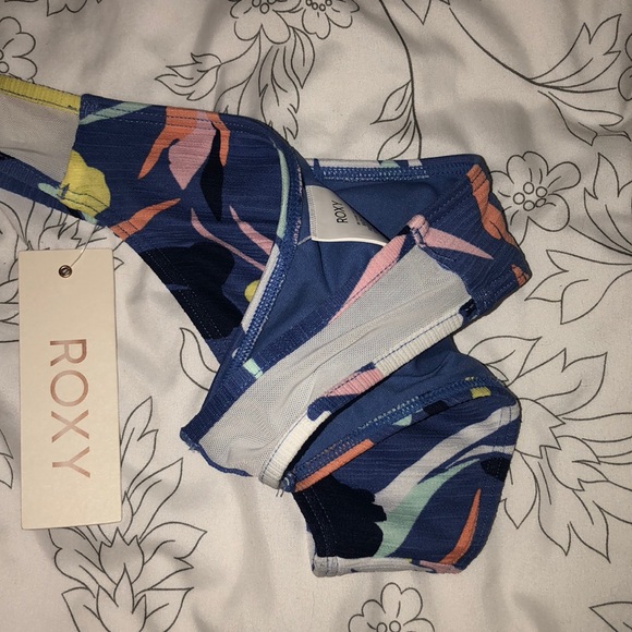 NWT Roxy Swim - Picture 3 of 4